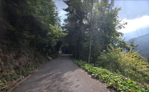 Vista dalla rampa ovest del Passo di San Zeno.