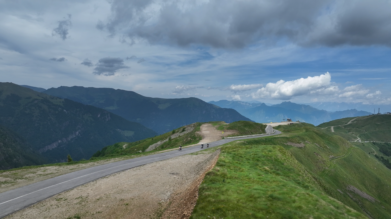Start der Strada delle Tre Valli in der Nähe des Passo del Maniva – dieser Teil ist asphaltiert.