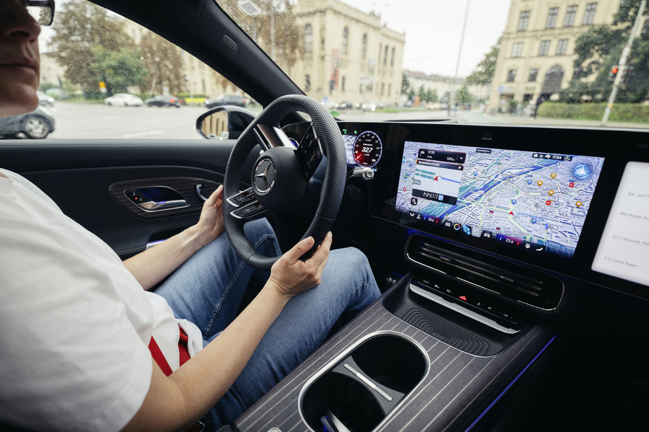 Sicher von A nach B: Mercedes-Benz bringt als erster Point-to-Point-Fahren nach Deutschland.