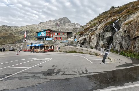 Parkplatz für Eingang zum Rhone-Gletscher.