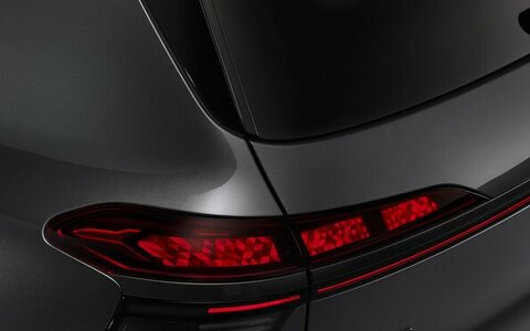 Audi Q9 mit Weltneuheit: digitales OLED-Panel im Curved-Design.