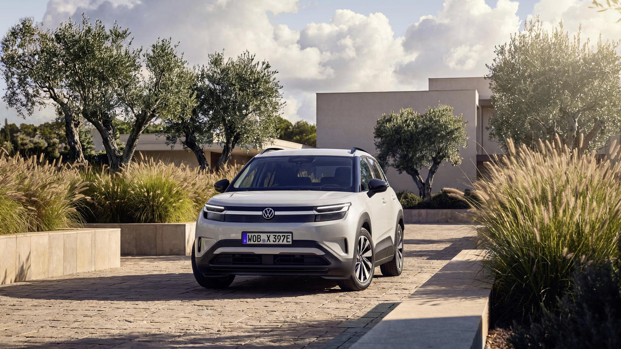 Bezahlbar und vielseitig: ID. Cross ist ab sofort mit 37 kWh-Batterie bestellbar .