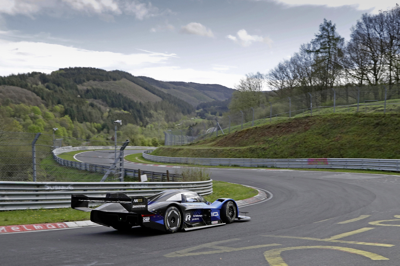 Volkswagen ID.R on the Nordschleife: High-tech meets tradition