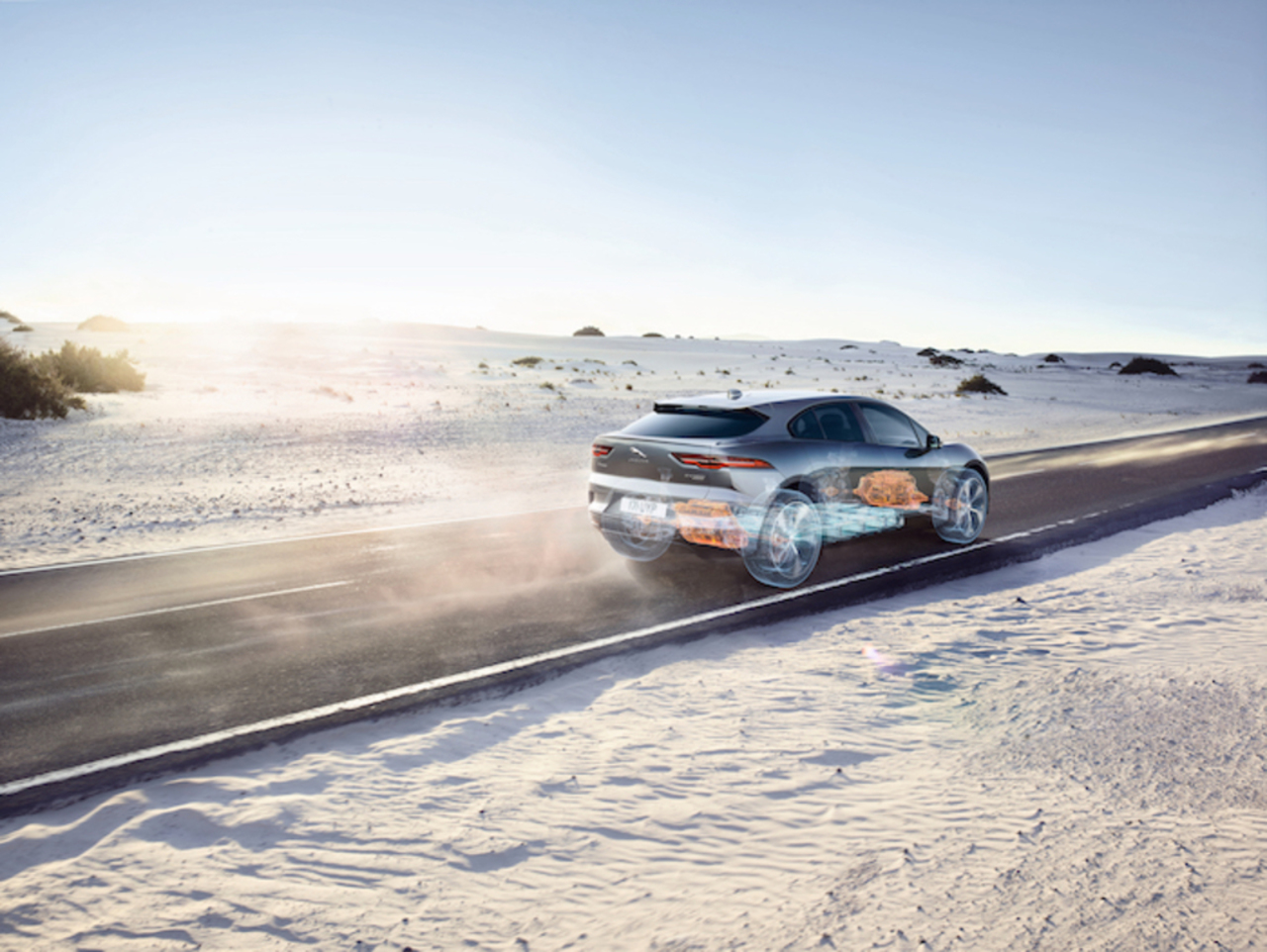 Der Motor und Antrieb des vollelektrischen Jaguar I-PACE wird von internationalen Journalisten ausgezeichnet