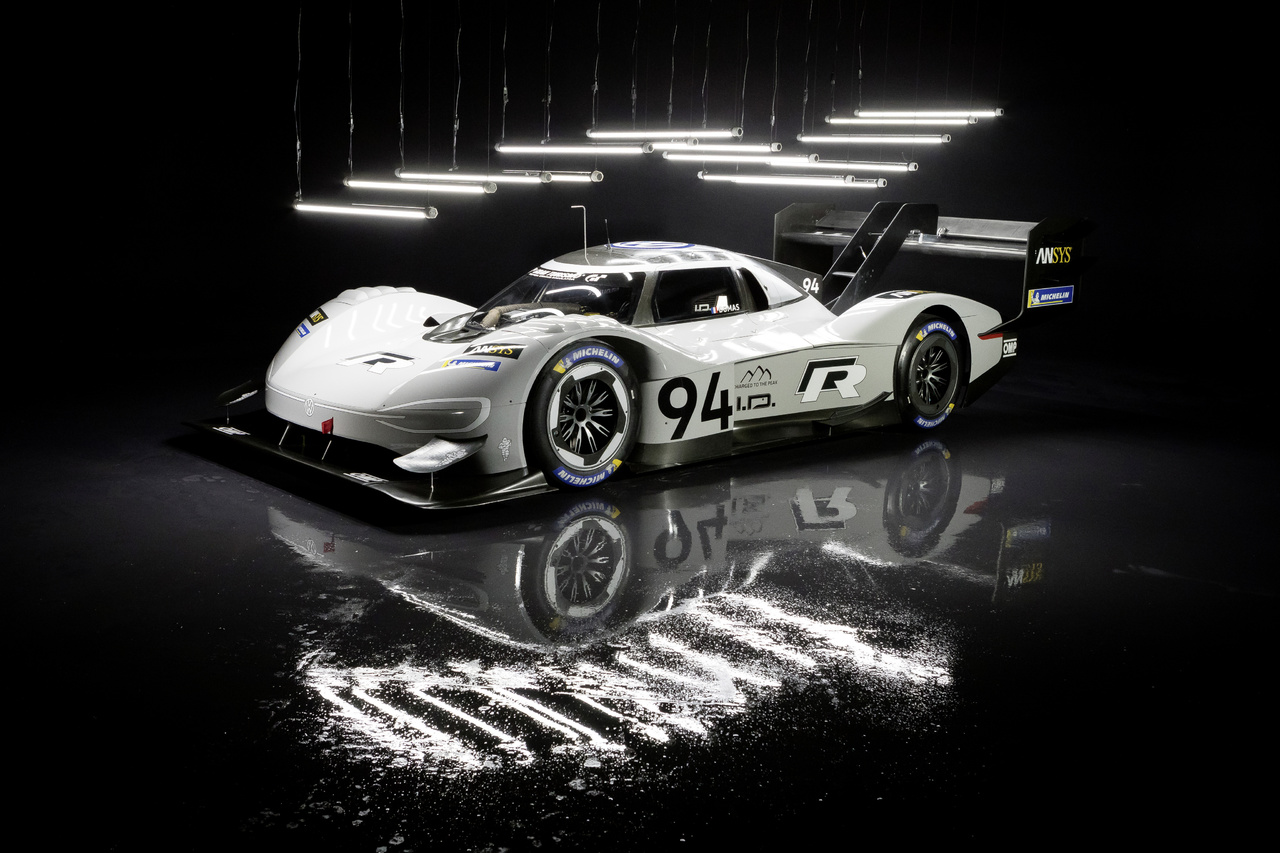 Elektrisiert ein breites Publikum: Volkswagen ID. R zweimal zum „Rennwagen des Jahres“ gekürt
