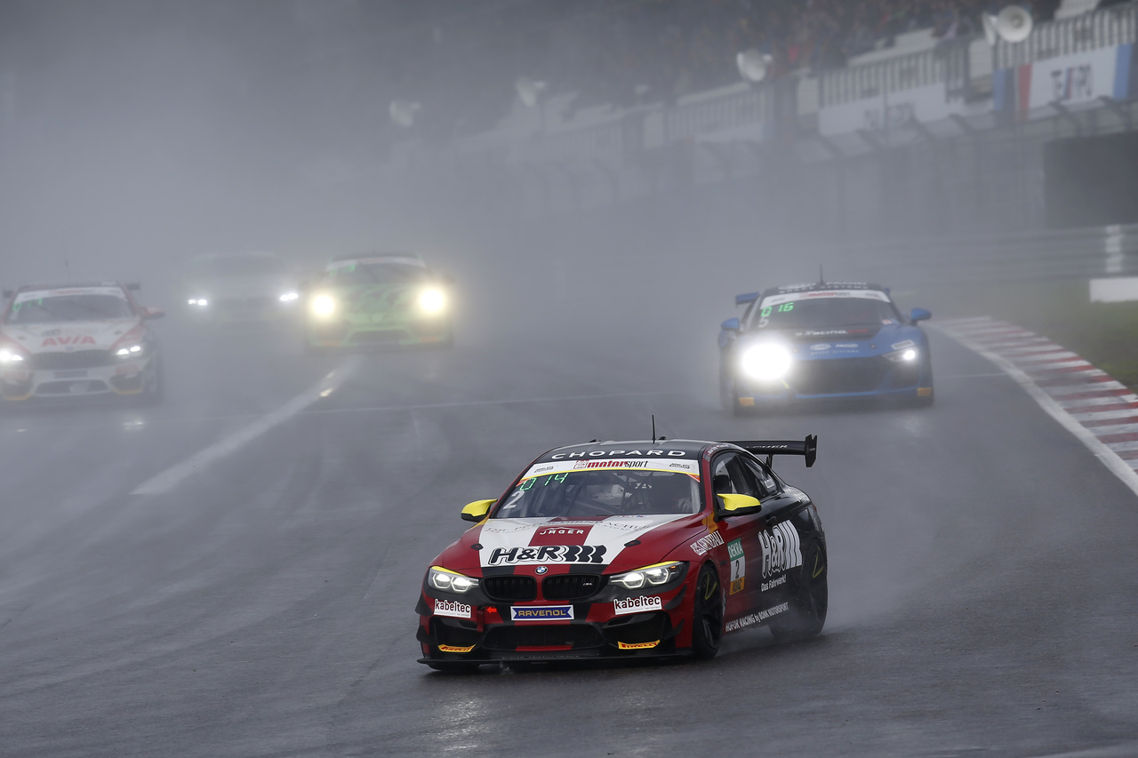 Michael Schrey und Thomas Jäger krönen starke Aufholjagd in der ADAC GT4 Germany mit Rang zwei