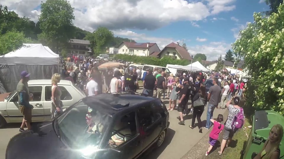 Zufuß übers Gelände vom GTI Treffen 2014 [Teil1]